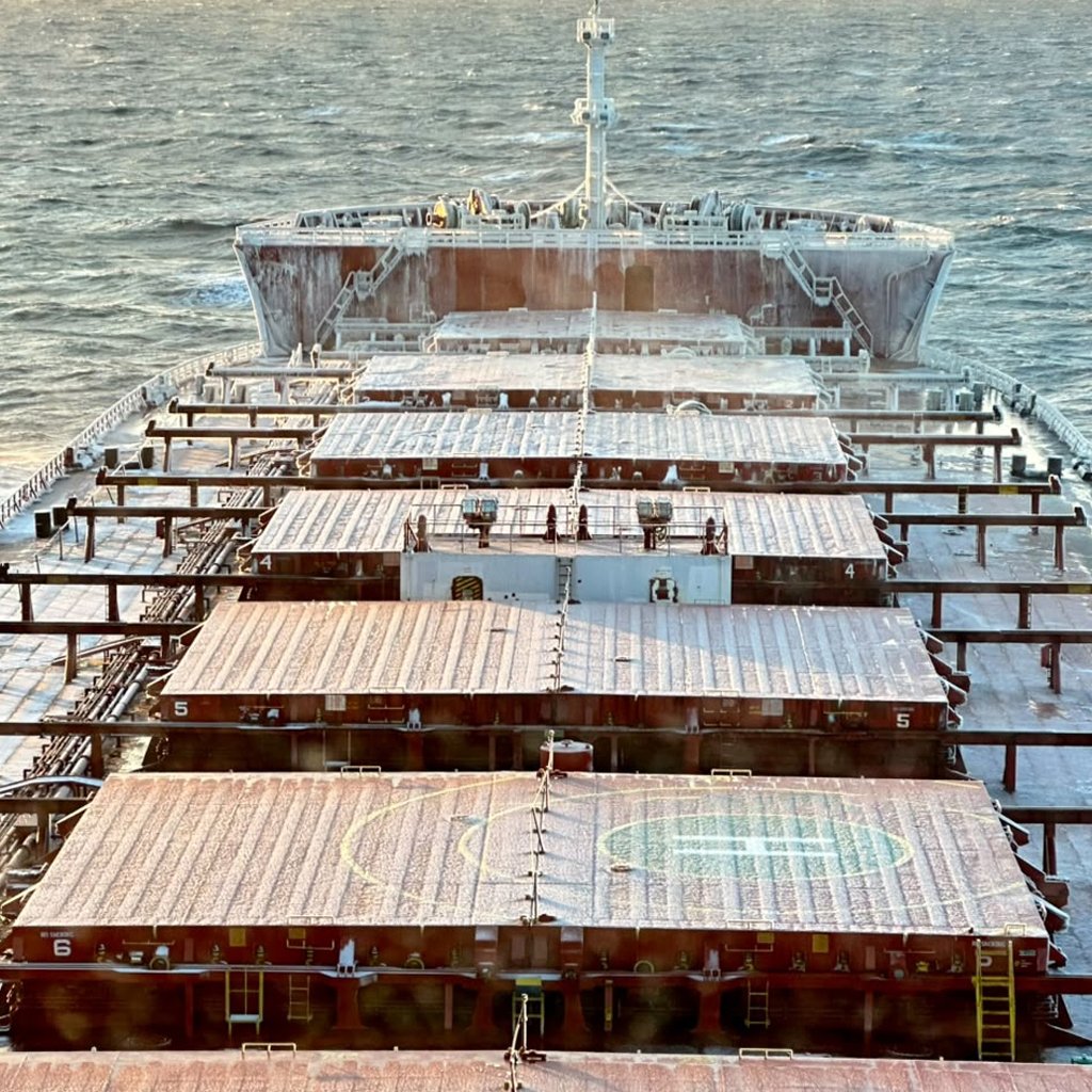 Bulk carrier forward deck