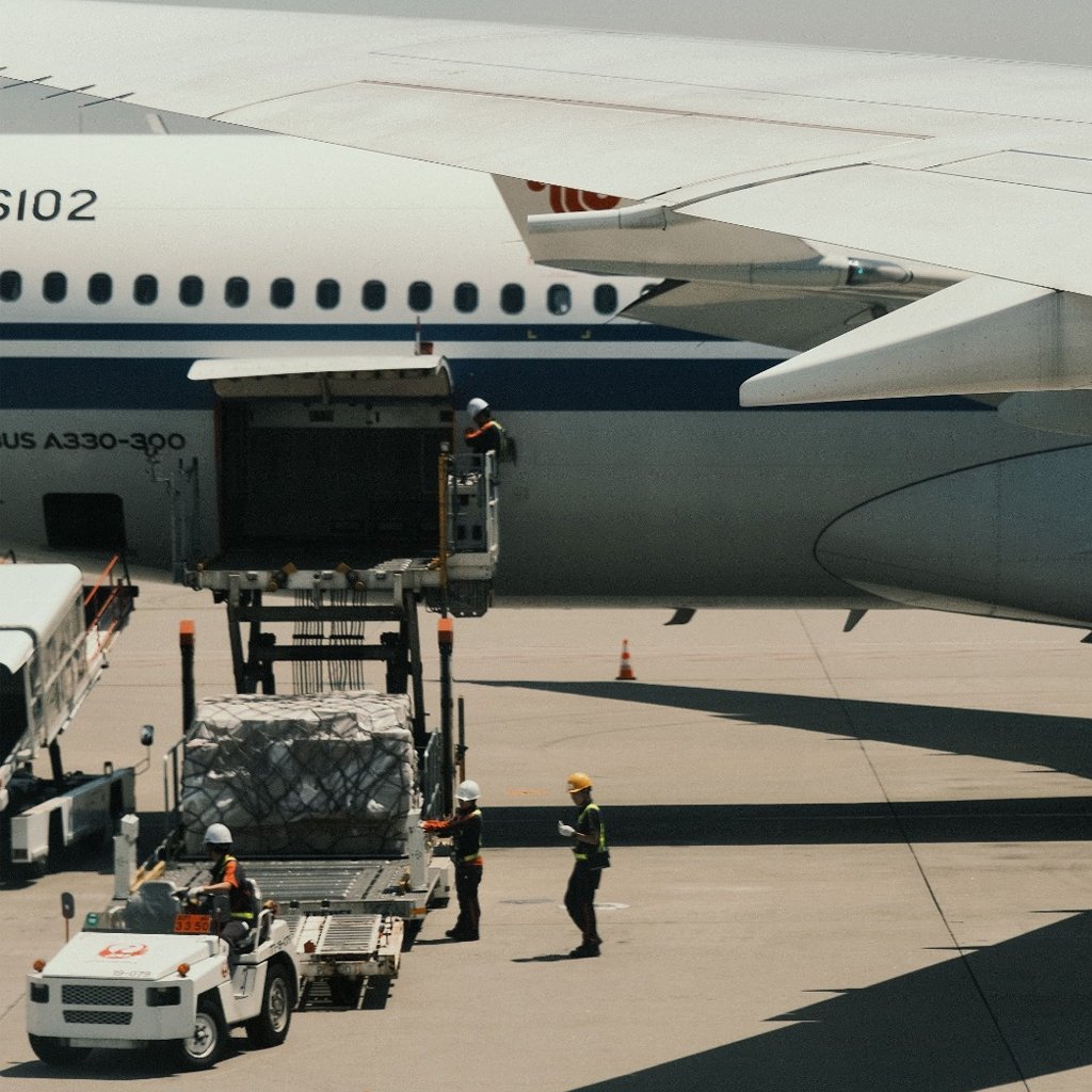 Air freight cargo and door to door services